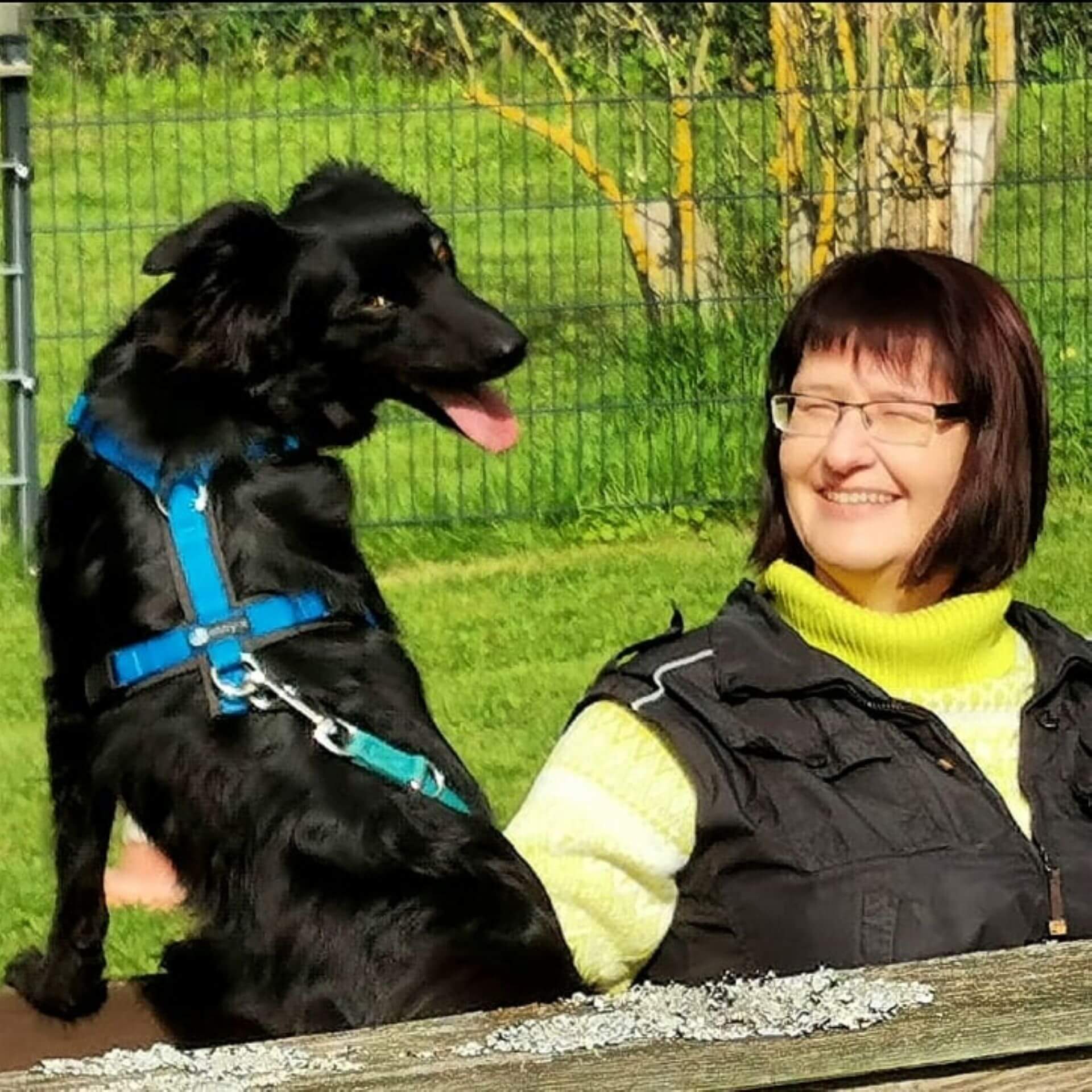 Corinna Engel beim bedürfnisorientierten Hundetraining mit Hund in Bad Bevensen